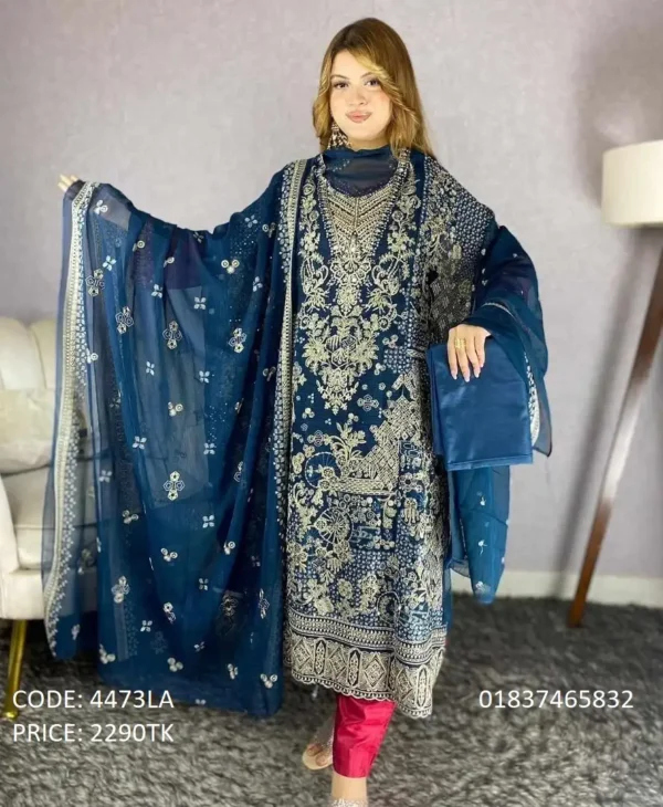 New Stylish Beautiful Embroidery Work Salwar Kameez